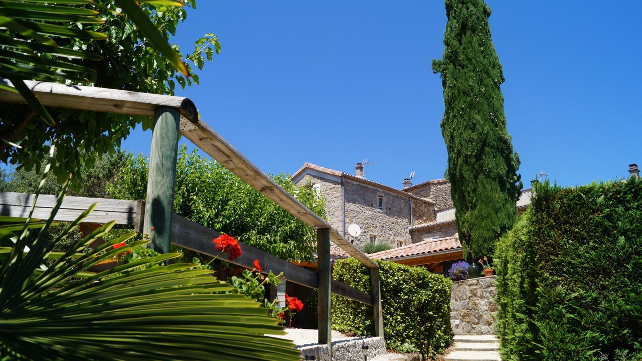 Photo of Outdoor in Saint-Etienne-de-Fontbellon