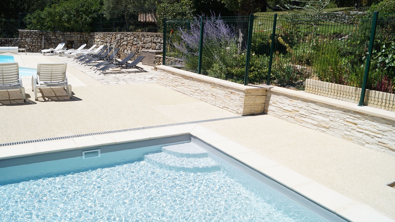 Photo of Outdoor in Saint-Etienne-de-Fontbellon