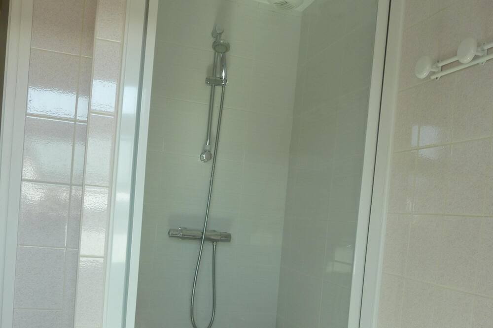 Photo of Bathroom in Neulliac