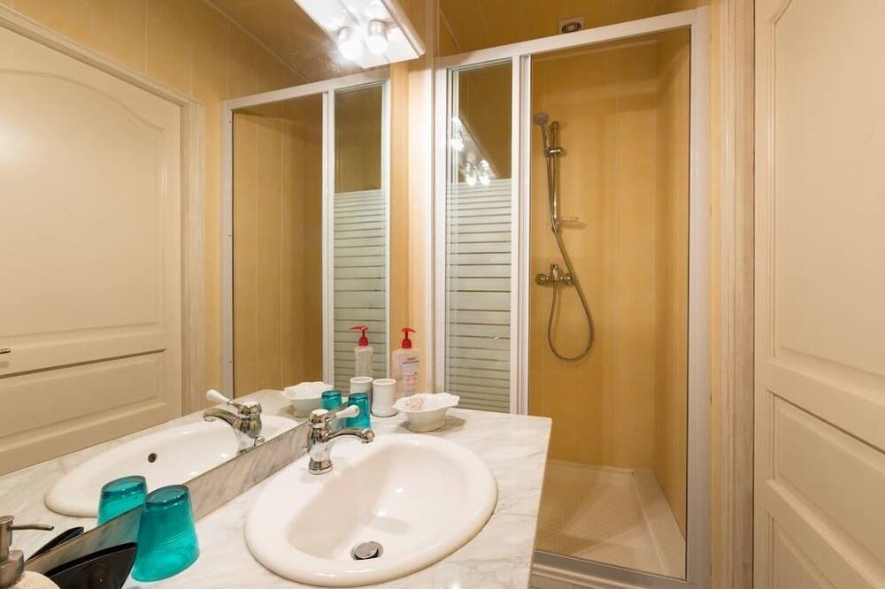 Photo of Bathroom in Corseul