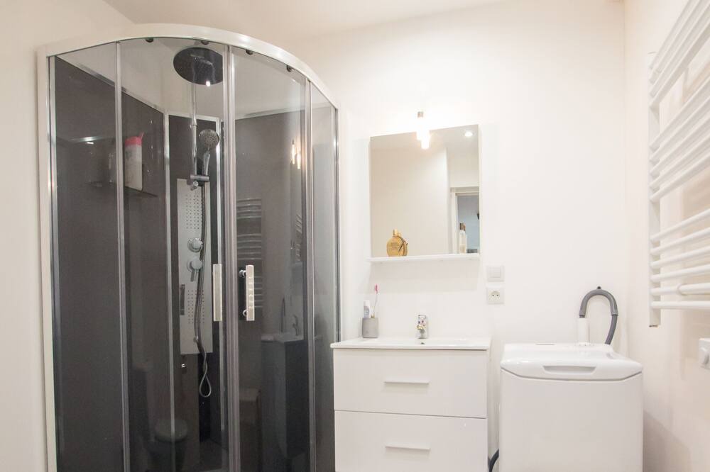 Photo of Bathroom in Reims City Centre