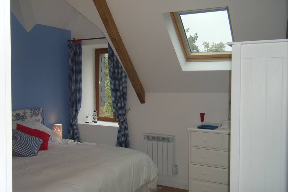 Photo of Bedroom in Plemet