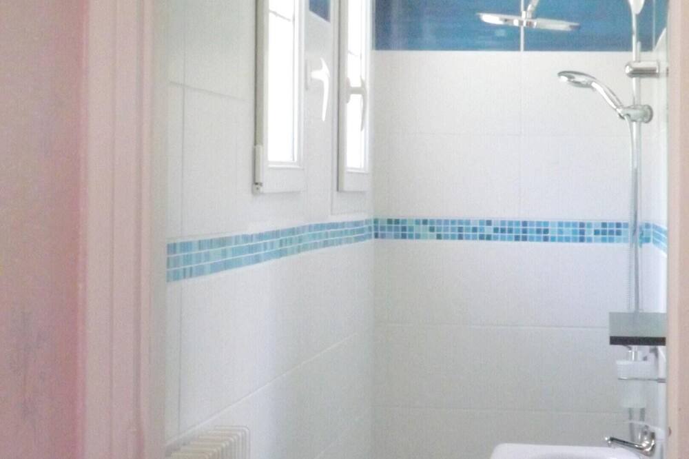Photo of Bathroom in Thieblemont-Faremont