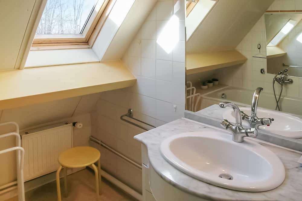 Photo of Bathroom in Le Change