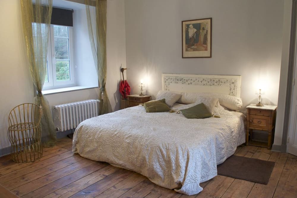 Photo of Bedroom in Belle-Isle-en-Terre