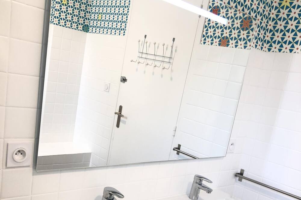 Photo of Bathroom in Dinan