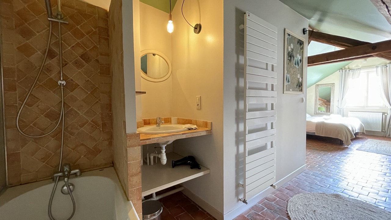 Photo of Bathroom in Saint-Cyr-les-Colons