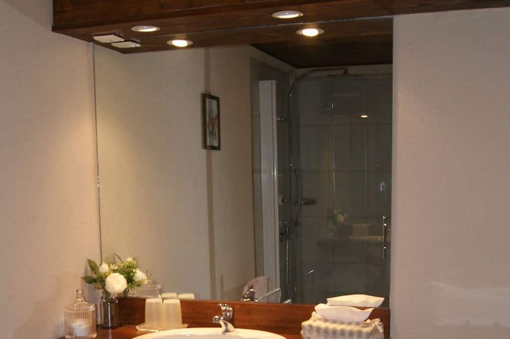 Photo of Bathroom in Rodern
