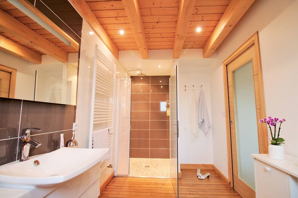 Photo of Bathroom in Chavanges