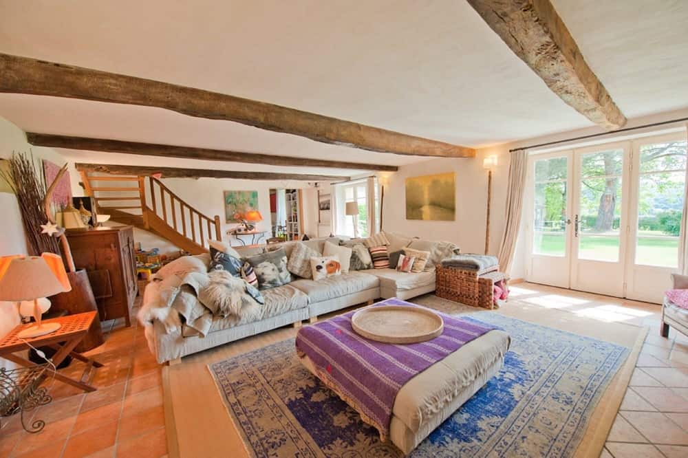 Photo of Livingroom in Larcan