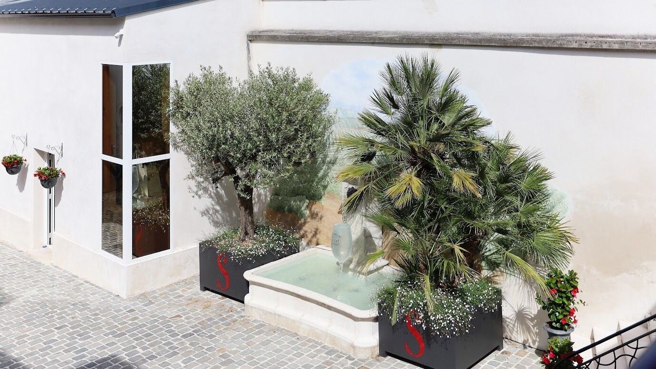 Photo of Outdoor in Ay