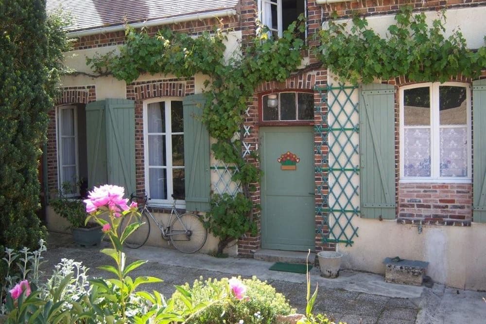 Photo of Outdoor in Fontaine-Fourches