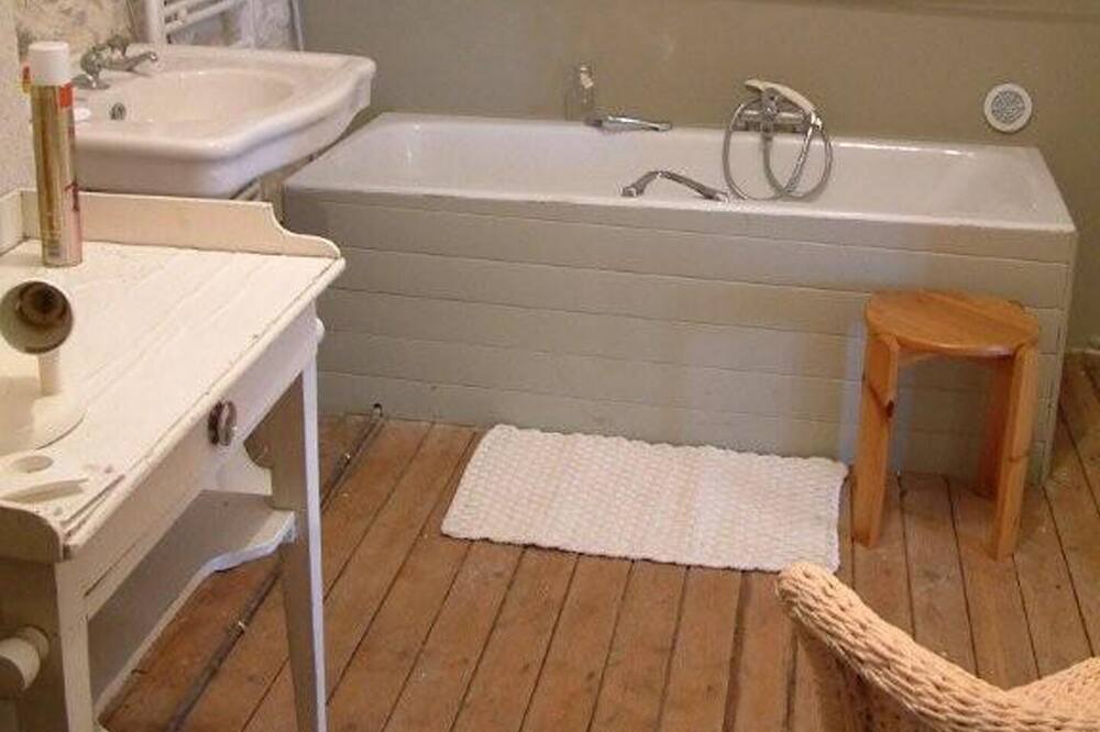 Photo of Bathroom in Fontaine-Fourches