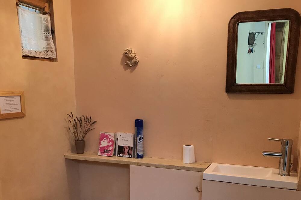 Photo of Bathroom in La Bruguiere