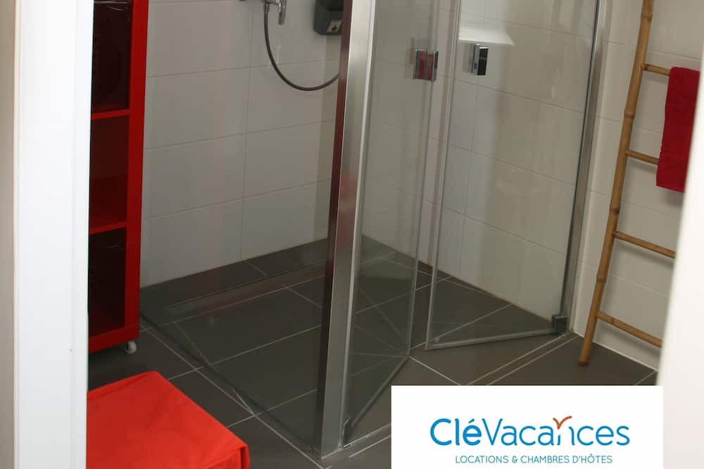 Photo of Bathroom in Ploubalay