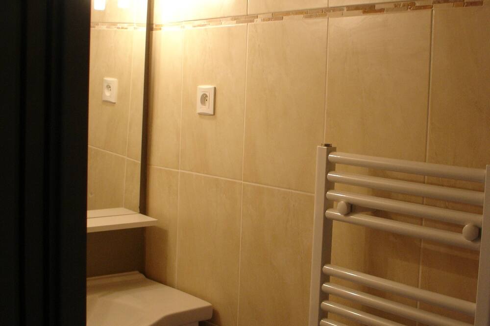 Photo of Bathroom in Aramon