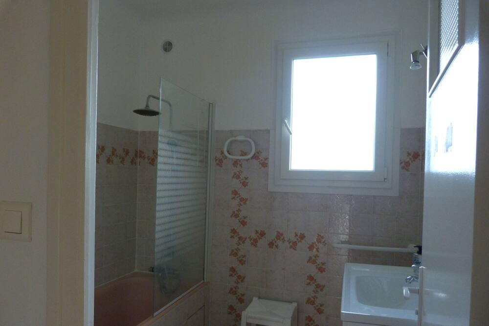 Photo of Bathroom in Vic-en-Bigorre