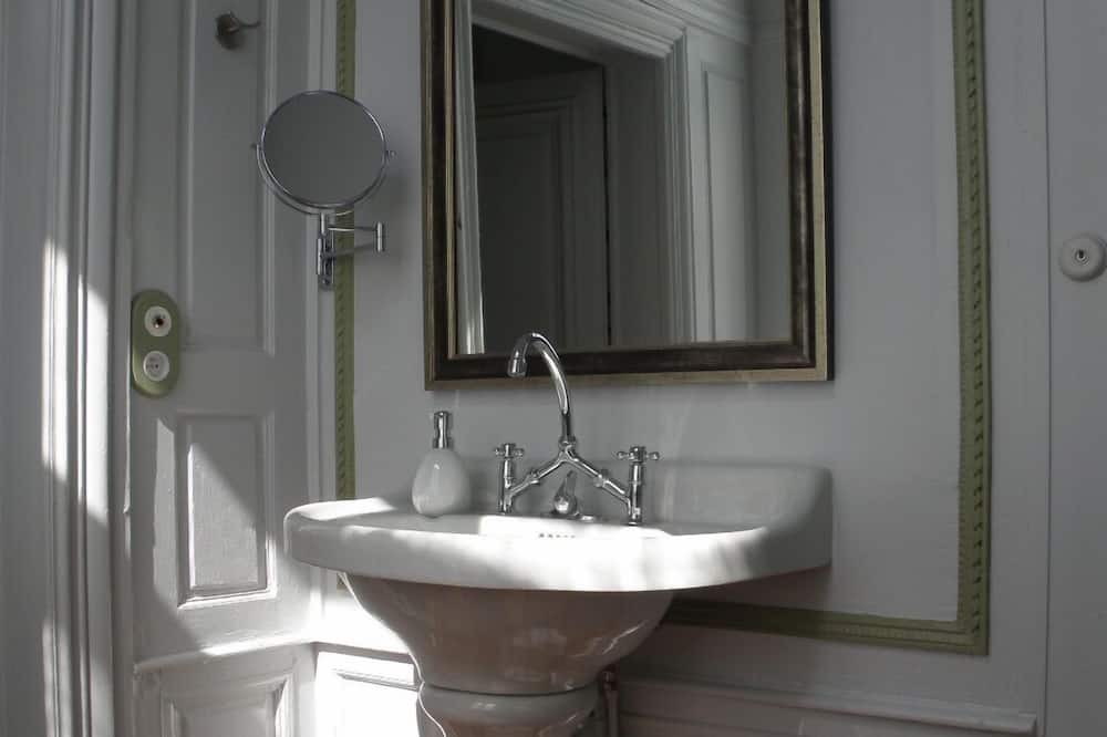 Photo of Bathroom in Piney