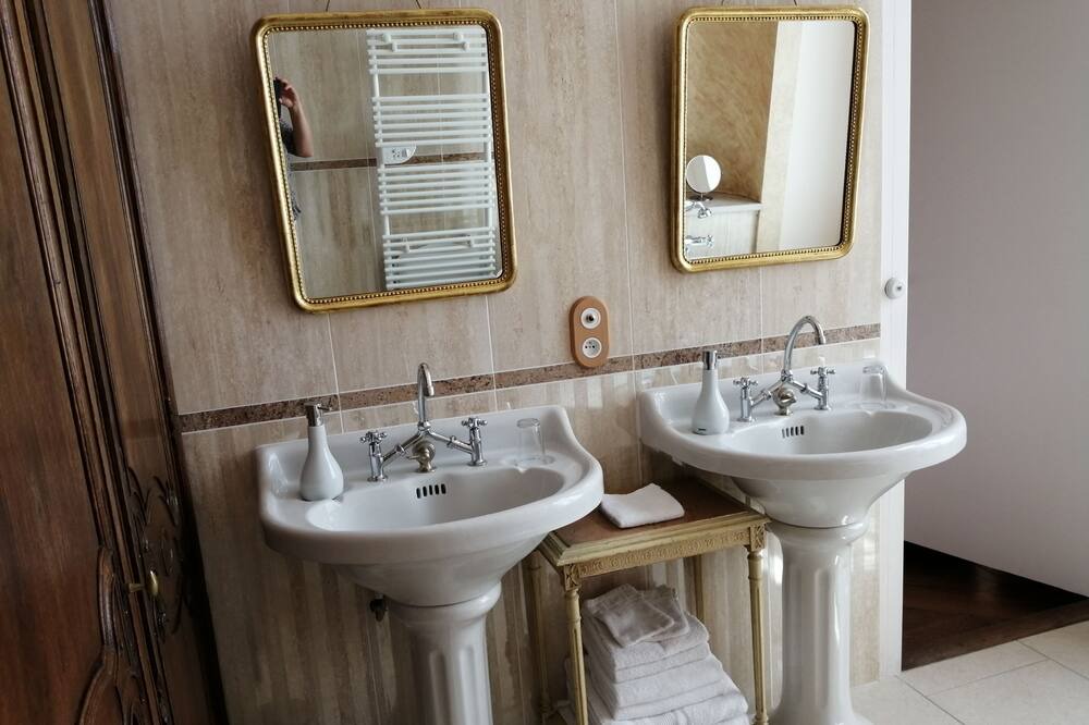 Photo of Bathroom in Piney