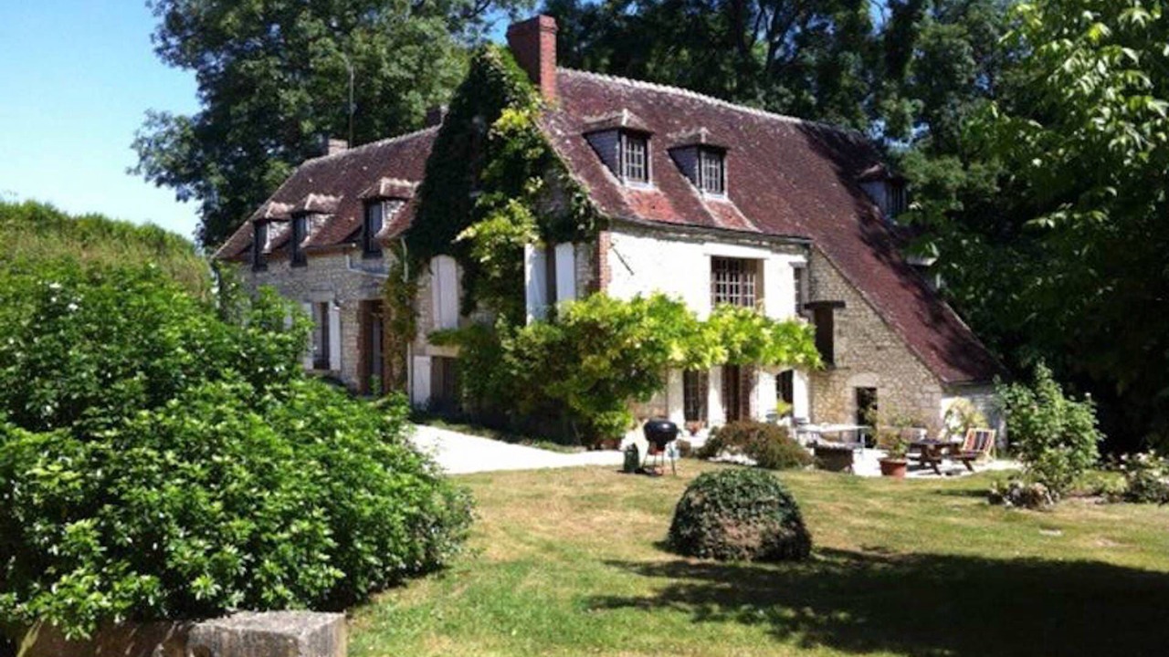 Photo of Buildings in Neuvy-Sautour