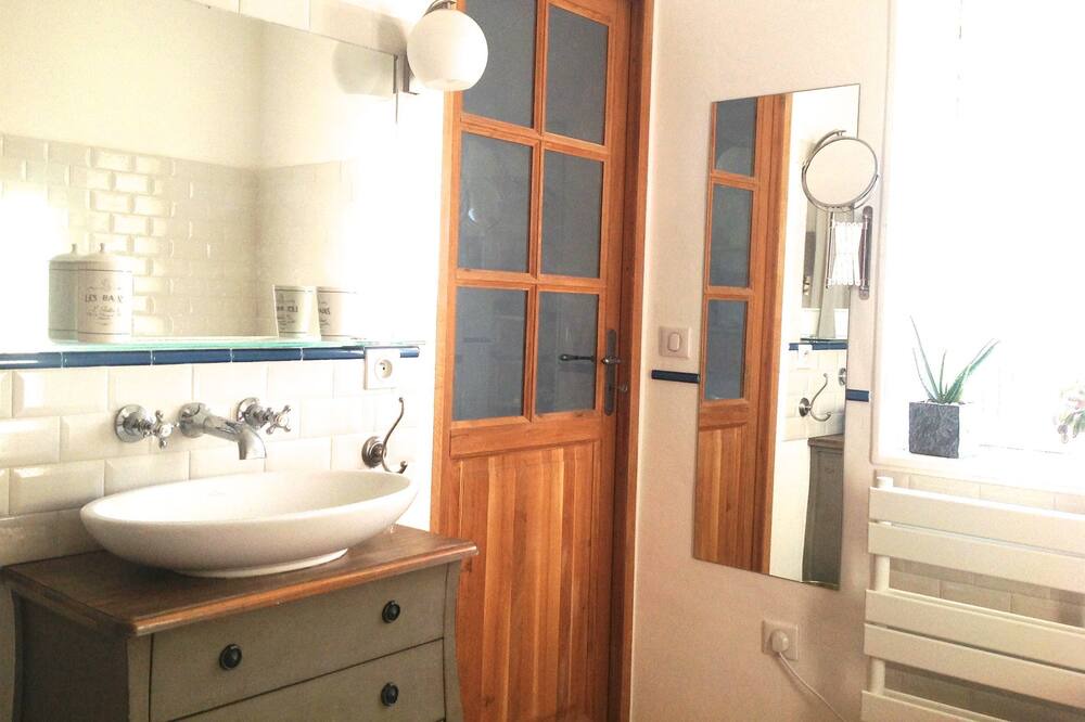 Photo of Bathroom in Notre-Dame-des-Champs