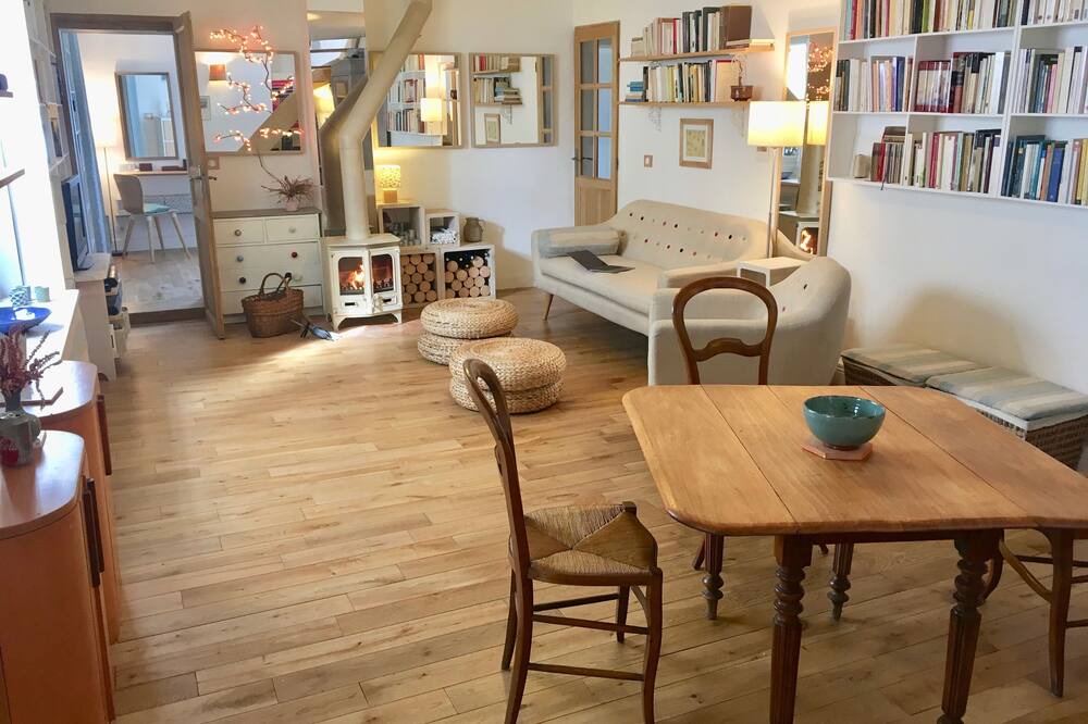 Photo of Livingroom in Notre-Dame-des-Champs