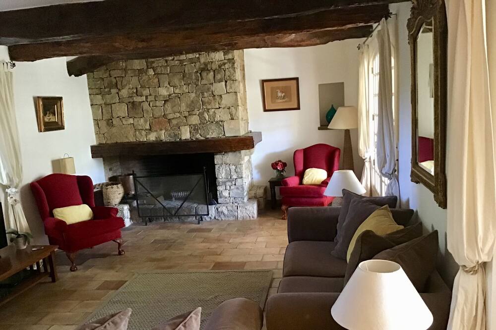 Photo of Livingroom in Bagnols-en-Foret