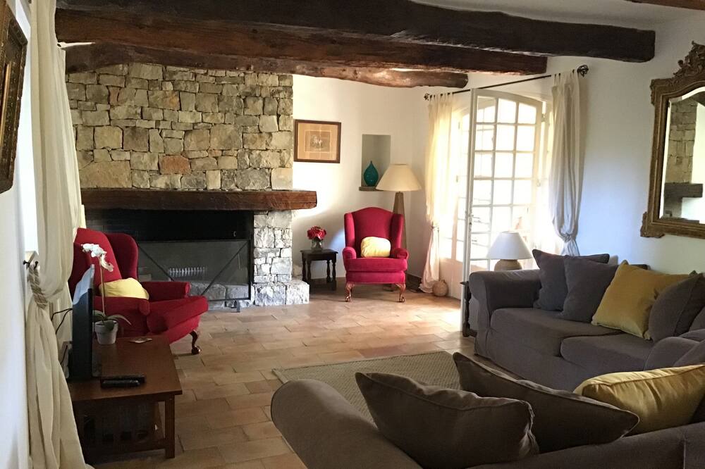Photo of Livingroom in Bagnols-en-Foret