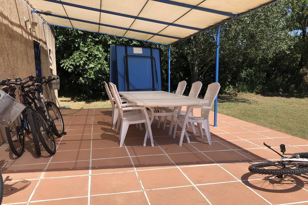 Photo of Patio Balcony in Vers-Pont-du-Gard