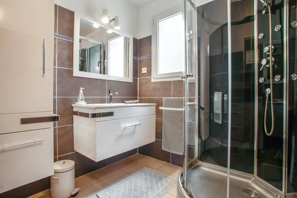 Photo of Bathroom in Rocbaron