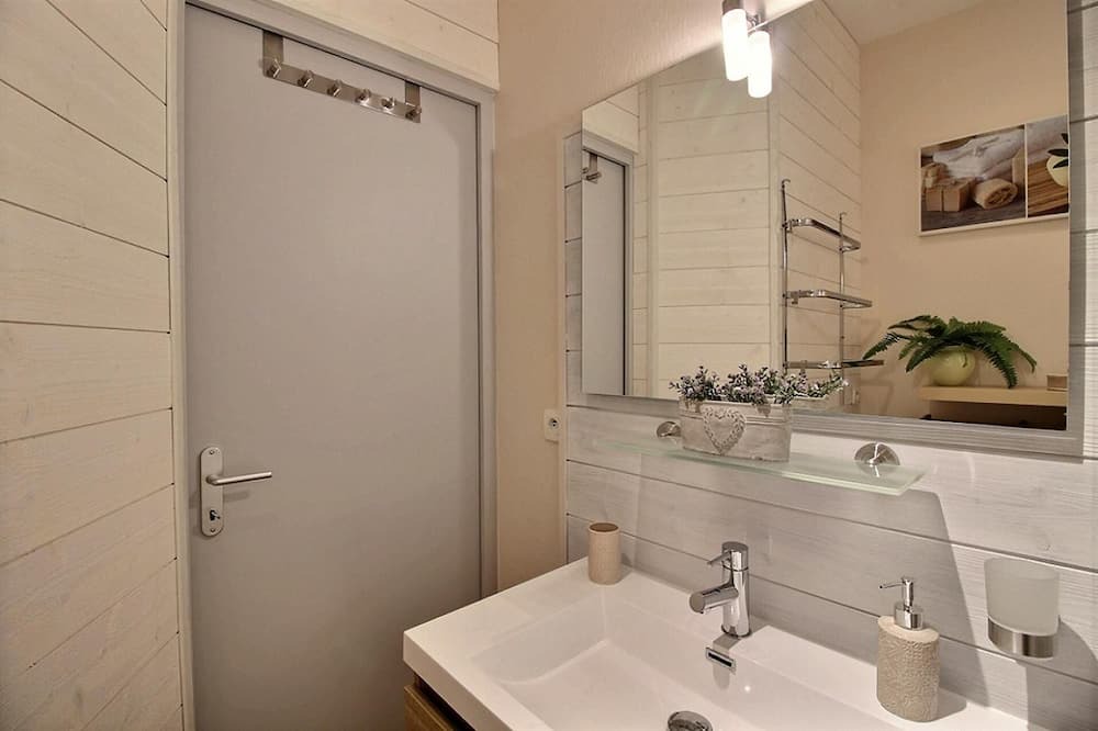 Photo of Bathroom in Lamballe