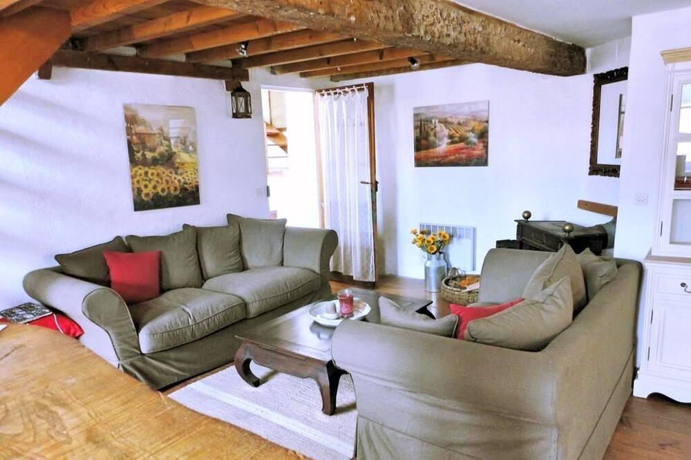 Photo of Livingroom in Quillan