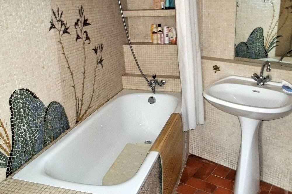 Photo of Bathroom in Quillan