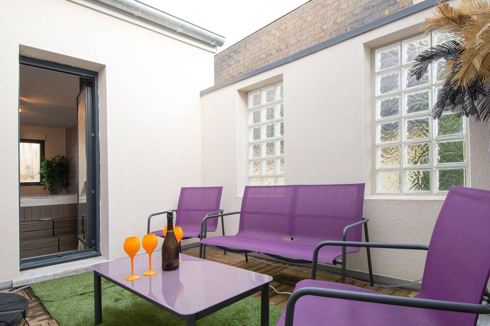 Photo of Patio Balcony in Ay