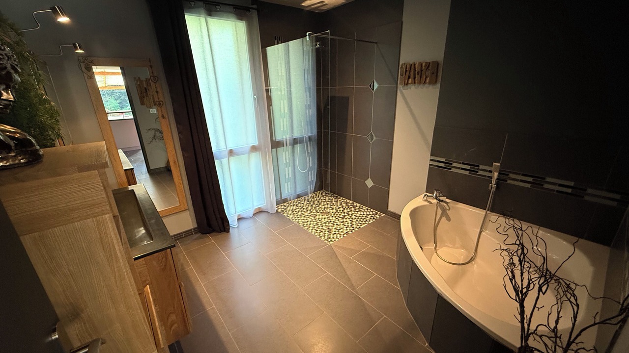 Photo of Bathroom in Jeanmenil