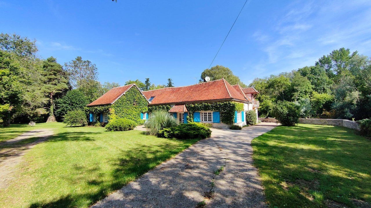 Photo of Outdoor in Roffey