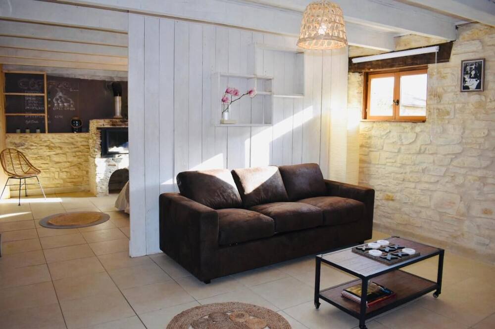 Photo of Livingroom in Frayssinet-le-Gelat