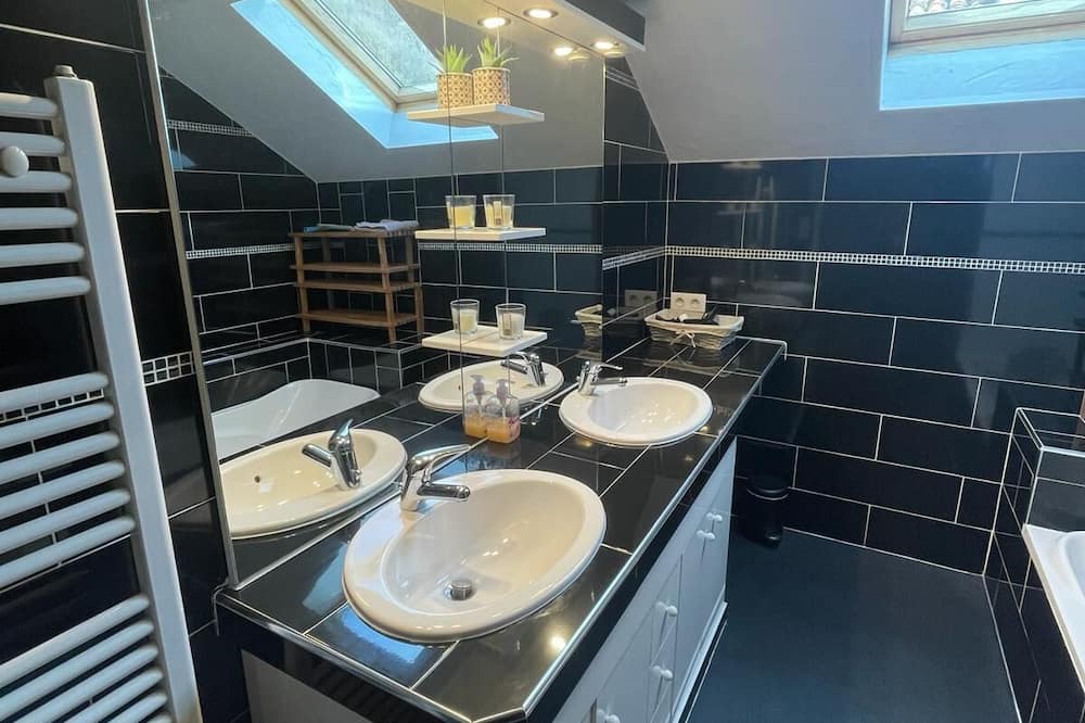 Photo of Bathroom in Chaum