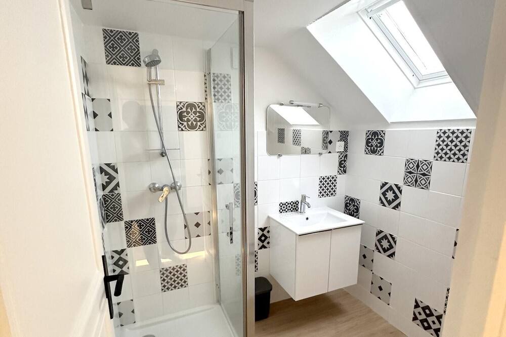 Photo of Bathroom in Saint-Florentin