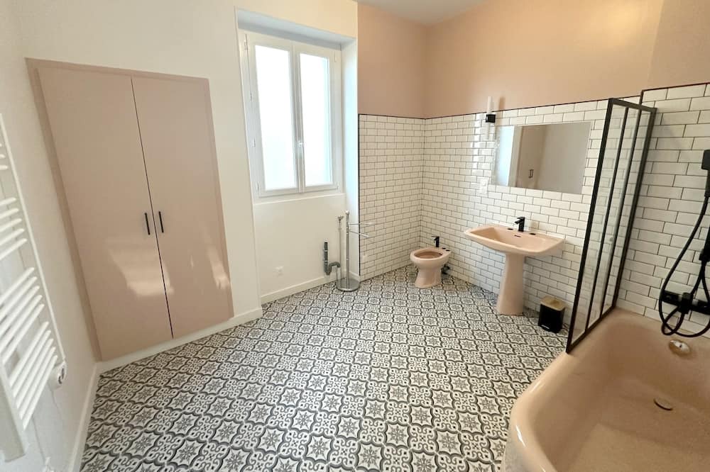 Photo of Bathroom in Saint-Florentin