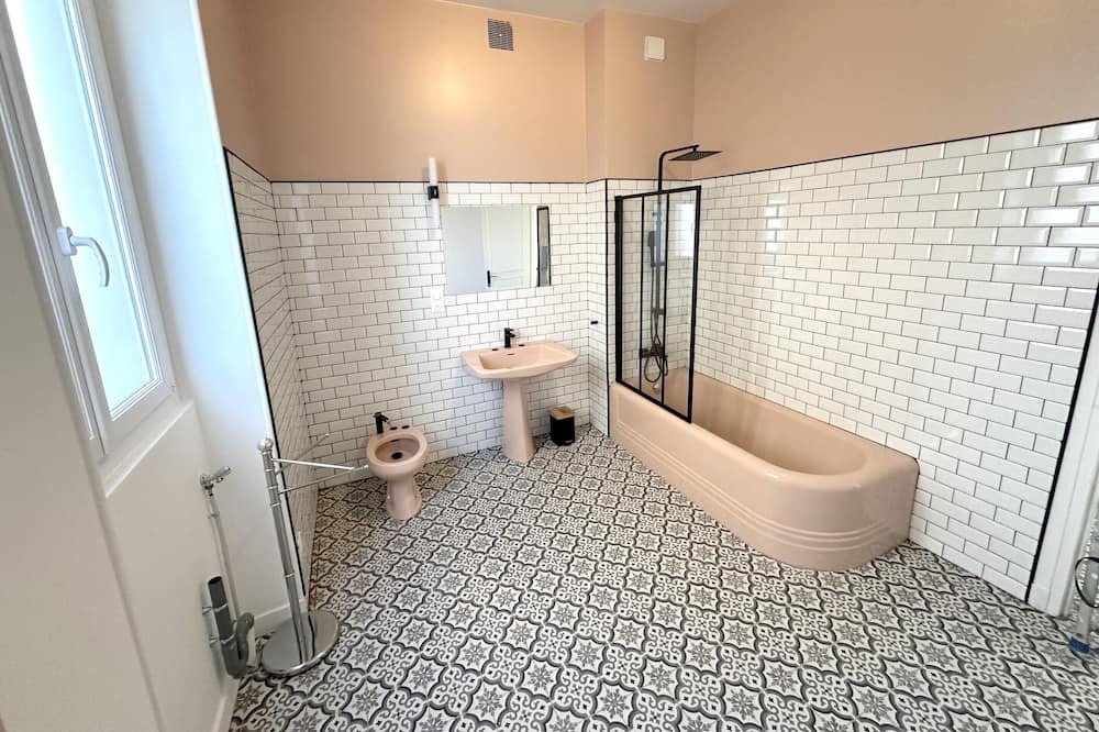 Photo of Bathroom in Saint-Florentin