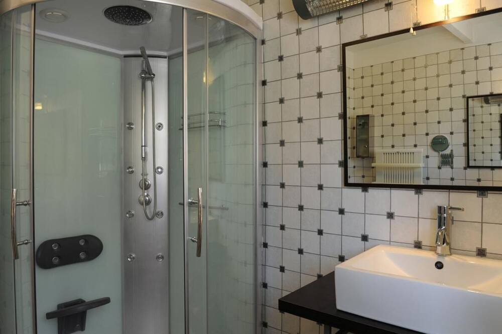 Photo of Bathroom in Eaux-Puiseaux