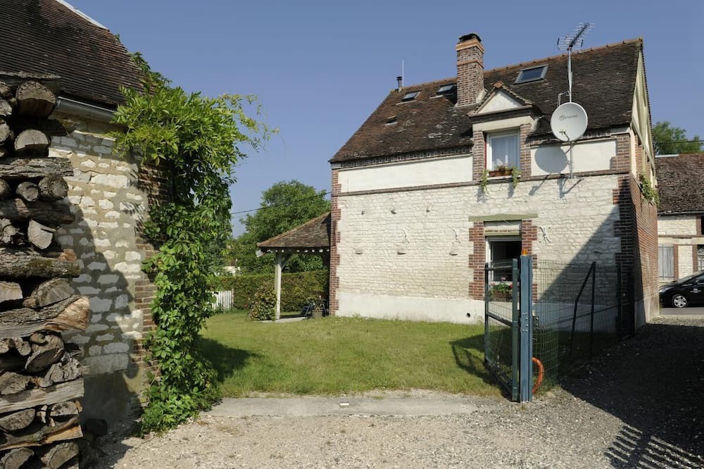 Photo of Outdoor in Eaux-Puiseaux