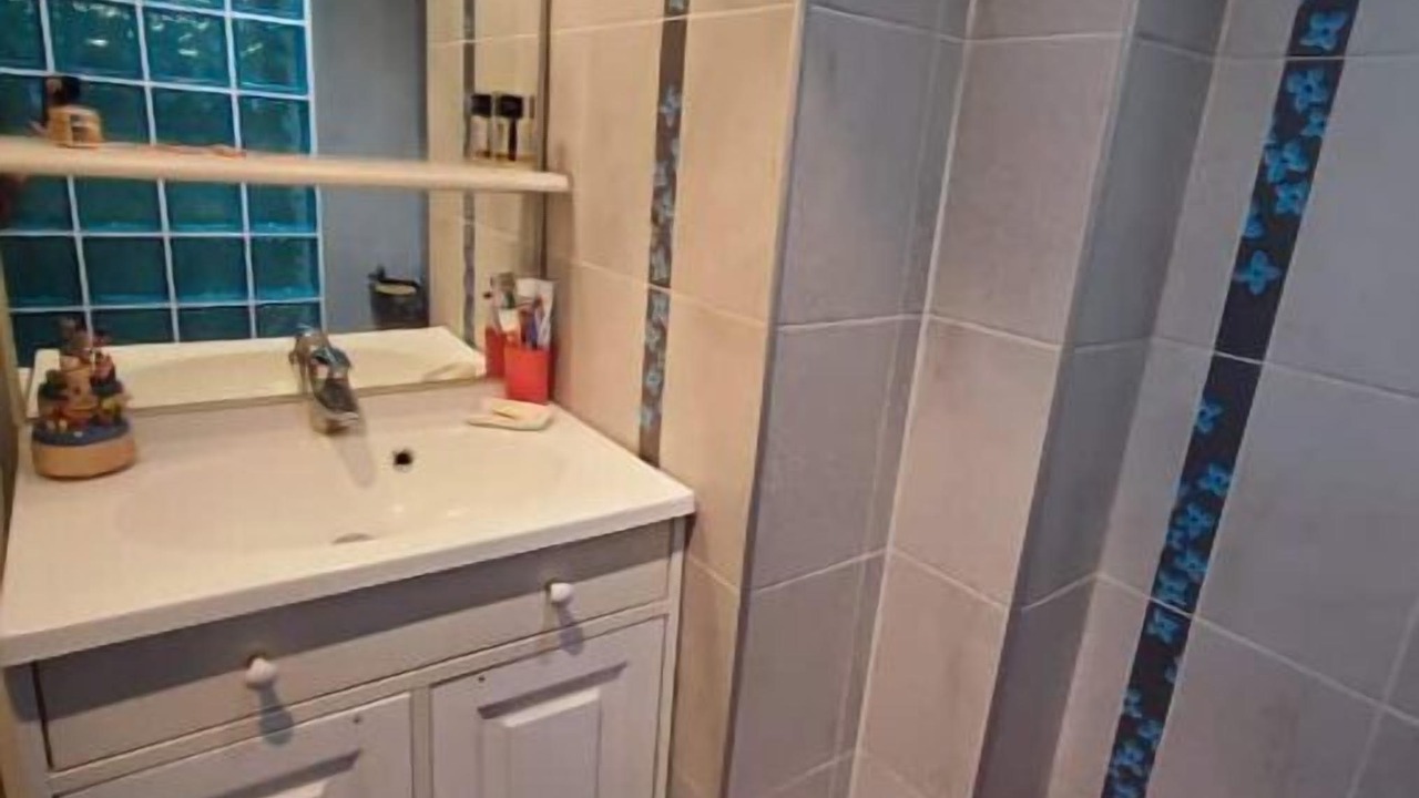 Photo of Bathroom in Cusset