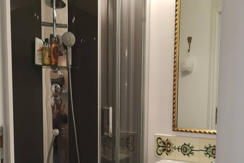 Photo of Bathroom in Ginoles