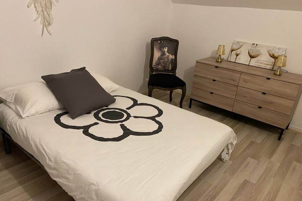 Photo of Bedroom in Troyes