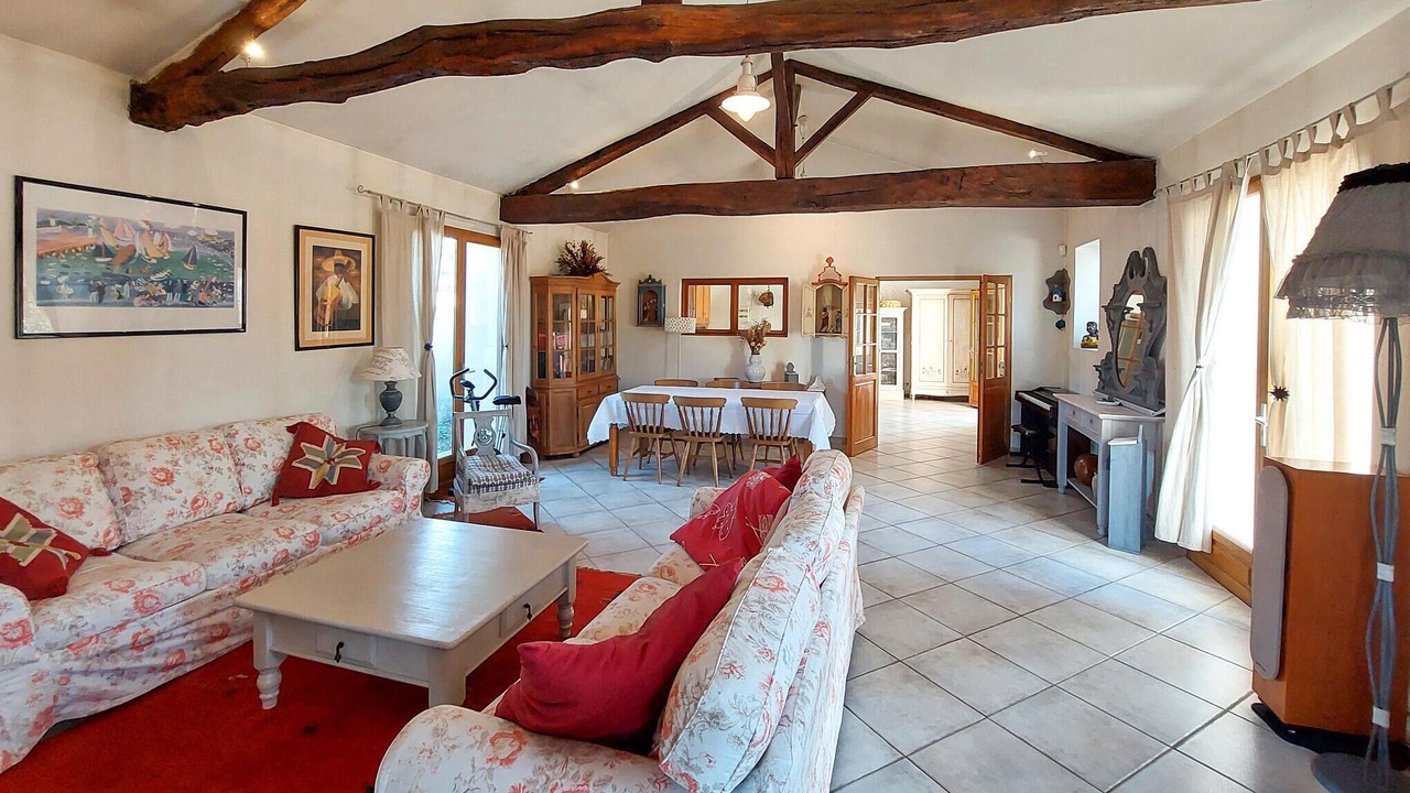 Photo of Livingroom in Ambares-et-Lagrave