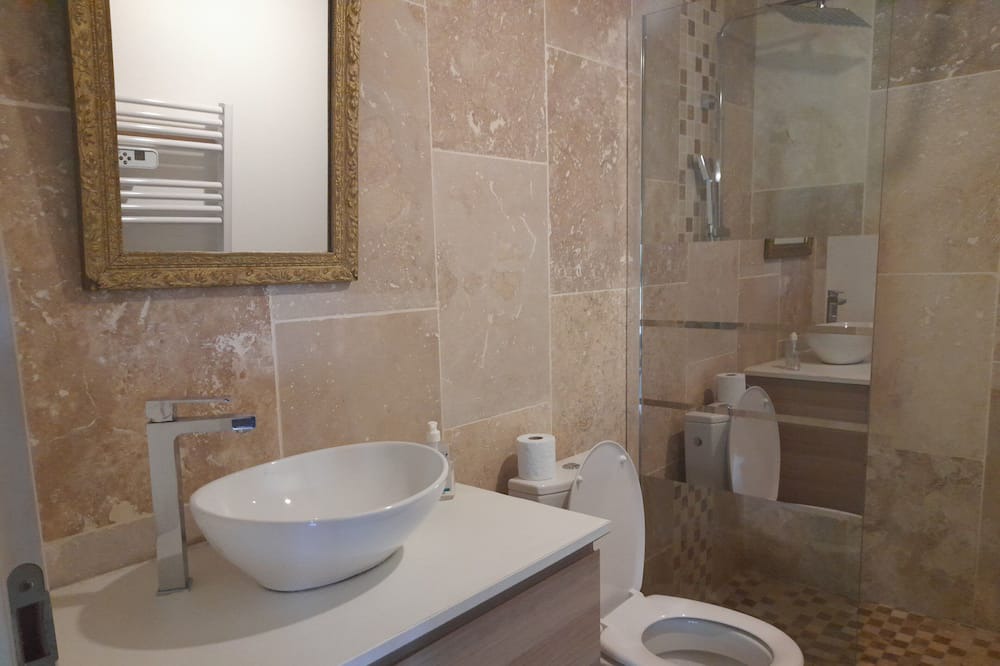 Photo of Bathroom in Laloubere