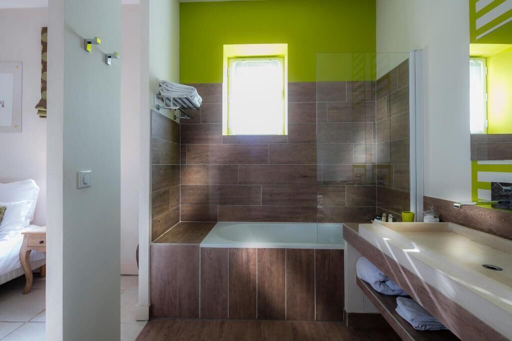 Photo of Bathroom in Collias