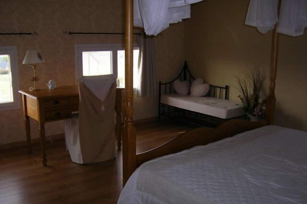 Photo of Bedroom in Latrape